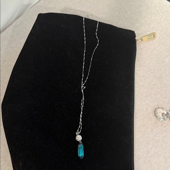 Elegant Silver and Blue Pendant Necklace - Picture 1 of 4